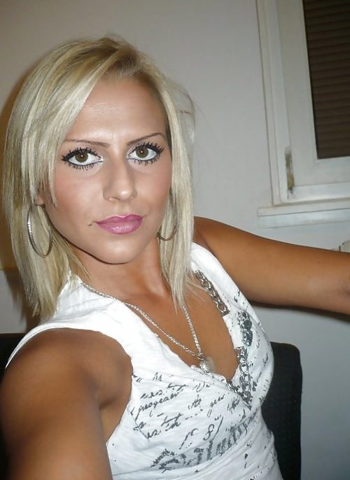 Jolie blonde coquine cherche une rencontre coquine réelle